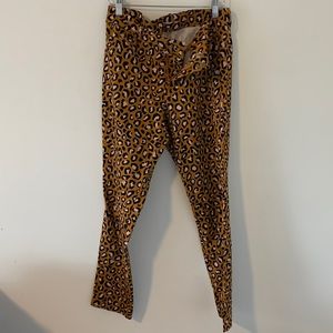 Old Navy Leopard print pixie ankle pant size 6